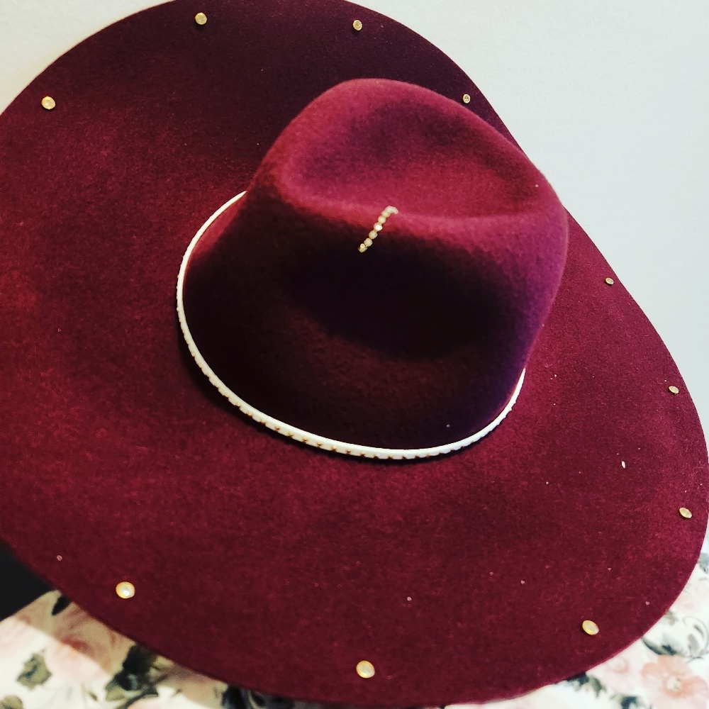 Hand molded fall whool hat